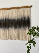 Load image into Gallery viewer, Shiver
